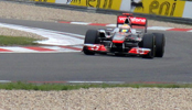 Lewis Hamilton er fra England. Kan kører her, og han vandt løbet i Tyskland 2011 (Det løb alle disse billeder er taget)